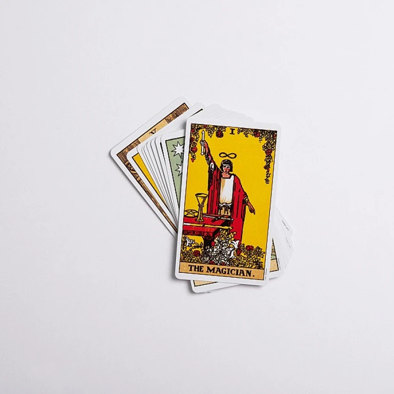 Les outils de tarot en ligne : une exploration pour les curieux